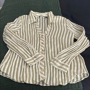 Zara Green and White Button Down Shirt with Cuffed Sleeves and Notched Collar